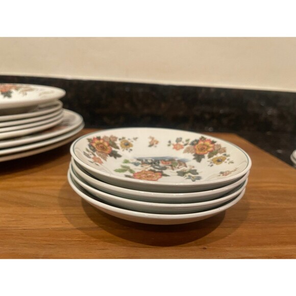 VINTAGE WEDGWOOD ENGLISH CHINA DINNERWARE - Picture 6 of 9